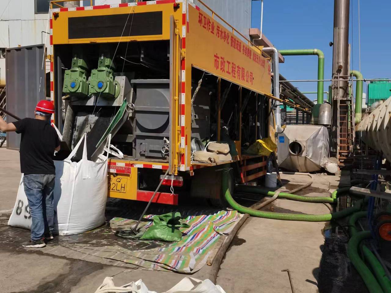 南城淤泥压干处理